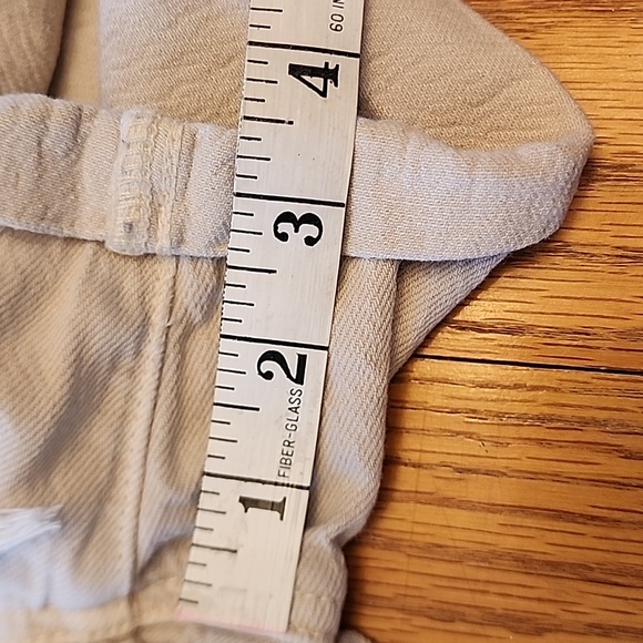 American Eagle Stretchy Cream Shorts - Picture 8 of 10